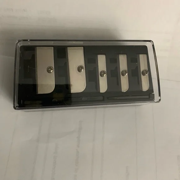 Multi size brow and lip pencil sharpener - Picture 3 of 3